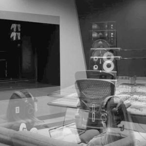 Diferente (feat. Vizkaino) (Explicit)