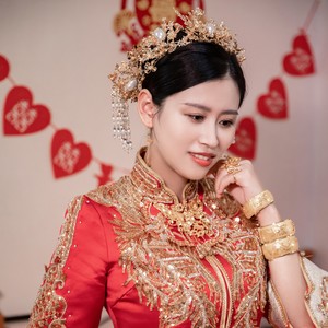 睁一只眼闭一只眼