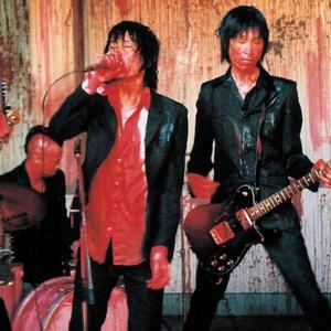 HITTIN MY SHOULDER (feat. myrie) (Explicit)