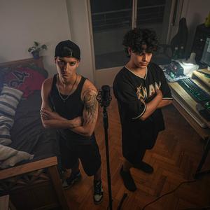 VERSACE (feat. Joyze)