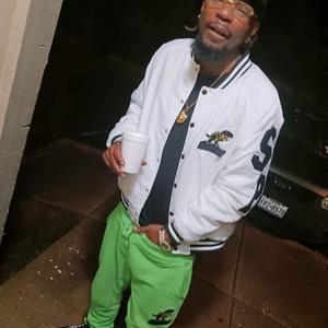 Smooth Peezee - Spazzout (feat. Gzylee & Armani Rose) (Explicit)