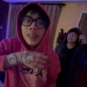 She don't give a fux (feat. BEASTRAY1) (Explicit)