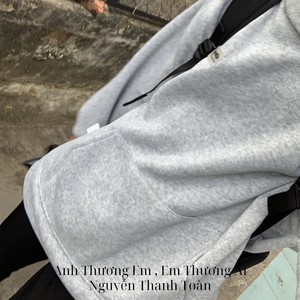 Anh Thương Em , Em Thương Ai