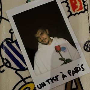 UN TKT À PARIS (Explicit)