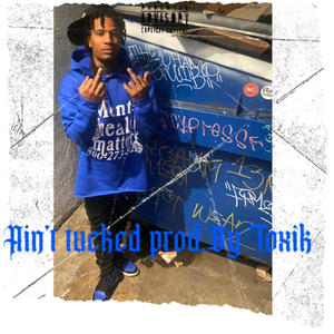 ain't tucked (feat. Momeezy) (Explicit)