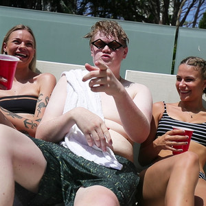 Welcome To Schoolies (Remix)