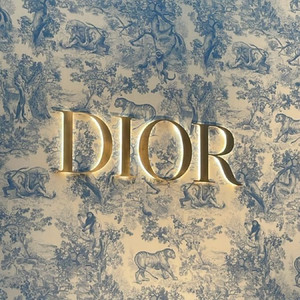 DIOR