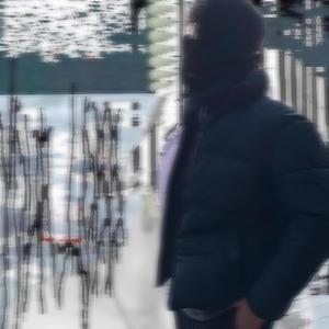 HOLLOWS(feat. ESCOXV) (Explicit)