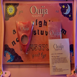 Uwu en la Ouija (Explicit)