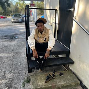 Feet in the air (feat. Young Explit) (Explicit)