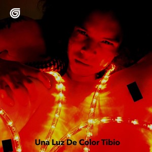 Una Luz de Color Tibio