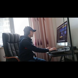 端起手中的酒杯 (Demo)