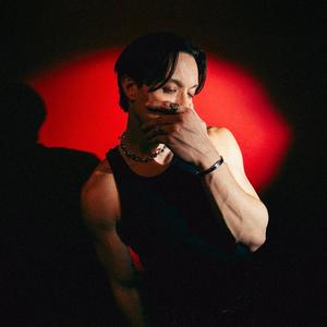 FREAKS (feat. jordn day)