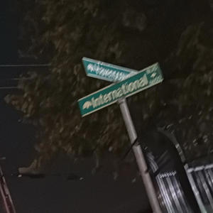 Dont Fight The Pimpin (feat. Millzz) (Explicit)