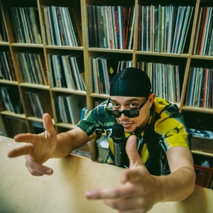 Radio(feat. Tomike) (Explicit)