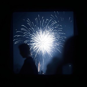寂寞烟火 (跨年的烟火绽放天空)