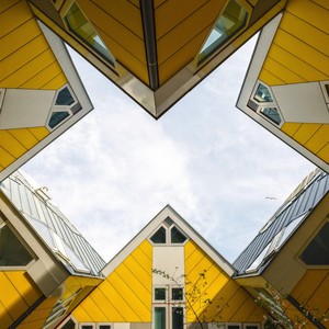 每个看起来漂亮自信的女孩儿都有难以描述的痛