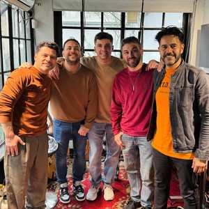 Porque Te Llevo Con Migo (feat. Dos Más Uno)