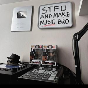 Buttons (feat. Kayrxn) (Explicit)