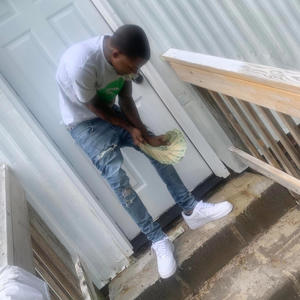 Goin fast (feat. 28hunnakarie) (Explicit)