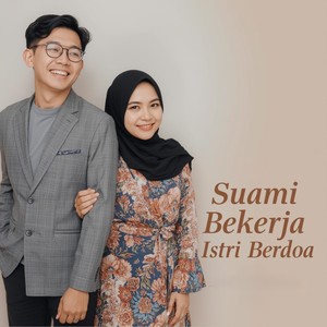 SUAMI BEKERJA ISTRI BERDOA
