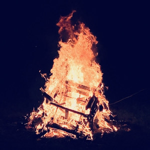 Burning Beneath the Waves (Skrekeketit)