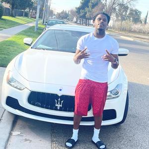 Say she love me (feat. Marty Mula)