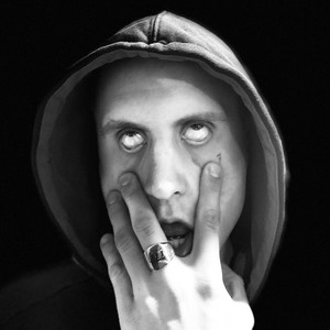 FIDGET(feat. AIZZYBEATZ) (Explicit)