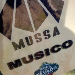 CONFUNDIDO (VIVO EN ROCK AL PIE DEL NEVADO) (Live)