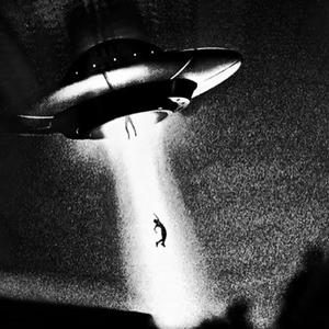 Spacetrip (feat. theboytoslxque) (Explicit)