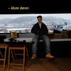 låste dører. (Explicit)