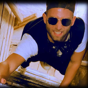 Politická (feat. Joe D) (Explicit)