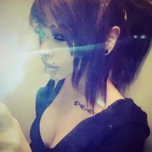 Hop In That V2 (feat. mrvonte!)