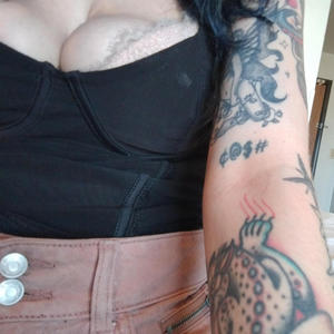 HUGHIE (feat. Entertainer) (Explicit)