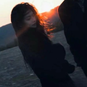 你听远山悲悯
