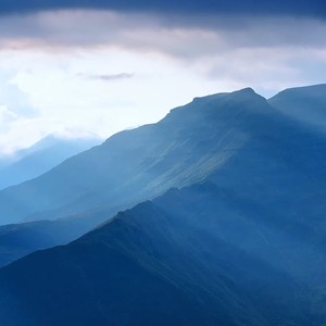 千山相迎盼君还