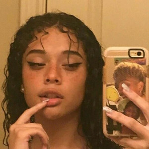 baddie with the curls