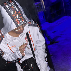 Vicios (feat. cxwxn) (Explicit)