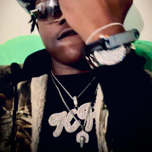 Dracs N' Skates (feat. MIA Beaz) (Explicit)