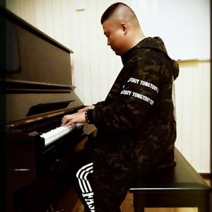 在路上（木吉他纯音乐）