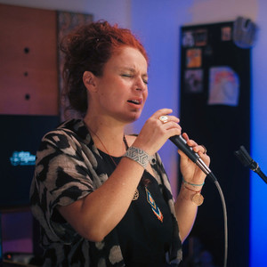 Mira (Sesiones Sábado Corto)