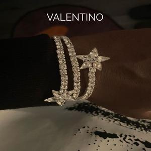 VALENTINO (feat. Taing)