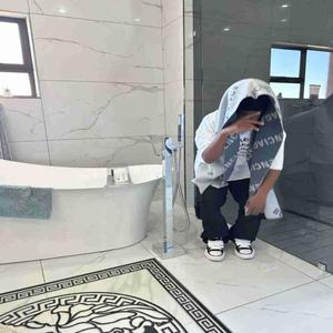 Chill out (feat. Jiggyboytax) (Explicit)