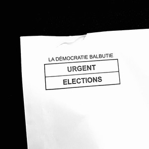 La démocratie balbutie