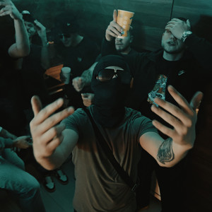 ZACHOWAJ ODSTĘP (Explicit)