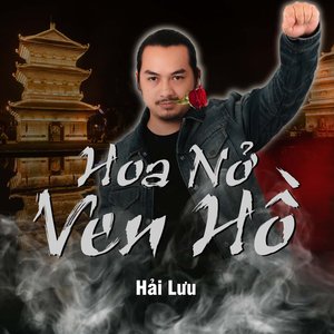 Hoa nở ven hồ