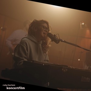 Még fáj [feat. Király Linda] (Live)