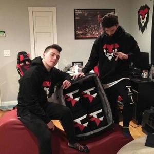 velcro (feat. cwta) (Explicit)