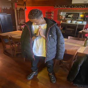 Ela Toma Porradeiro De Noite e De Dia (Explicit)