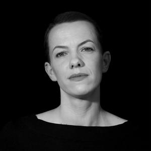 Viena pati balta puķe (feat. Agnese Jēkabsone)